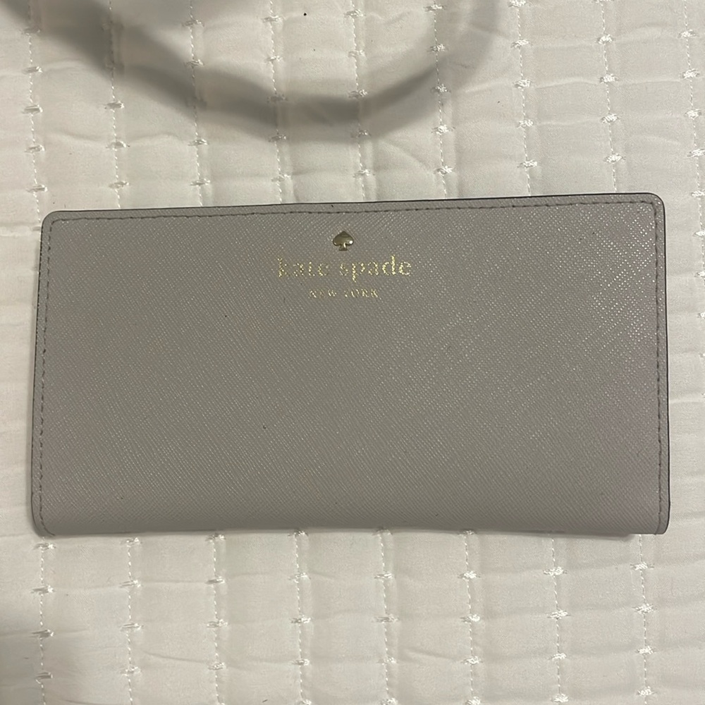 Kate spade wallet! Great condition!